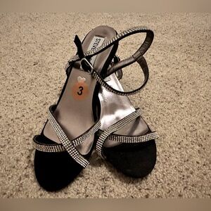 Diamond Stud Fashionable Shoes 💎